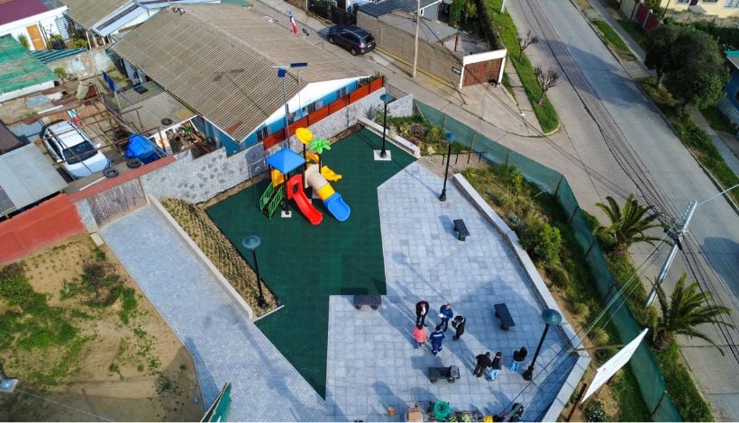 Quintero inaugura plaza construida con escoria de cobre reciclada