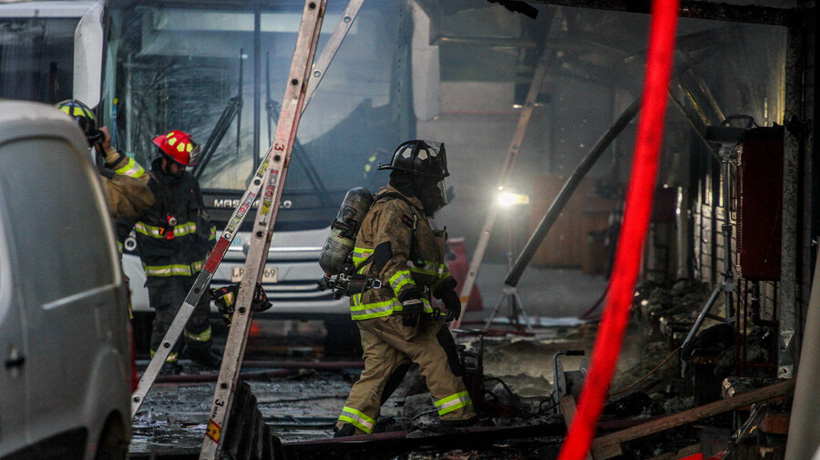 Incendio de gran magnitud consumió dependencias de la Municipalidad de Cerro Navia