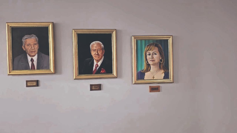 Galería de retratos de exalcaldes bajo una nueva polémica: Piden no poner cuadro de Jonathan Velásquez