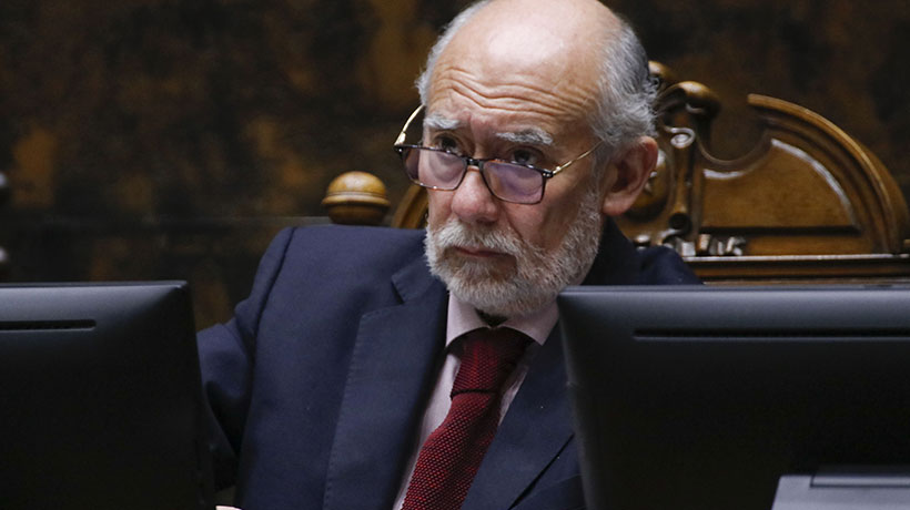 Senador Flores pide “celeridad en sumarios y no permitir perdonazos” tras nuevo informe por licencias médicas Senador Flores pide “celeridad en sumarios y no permitir perdonazos” tras nuevo informe por licencias médicas