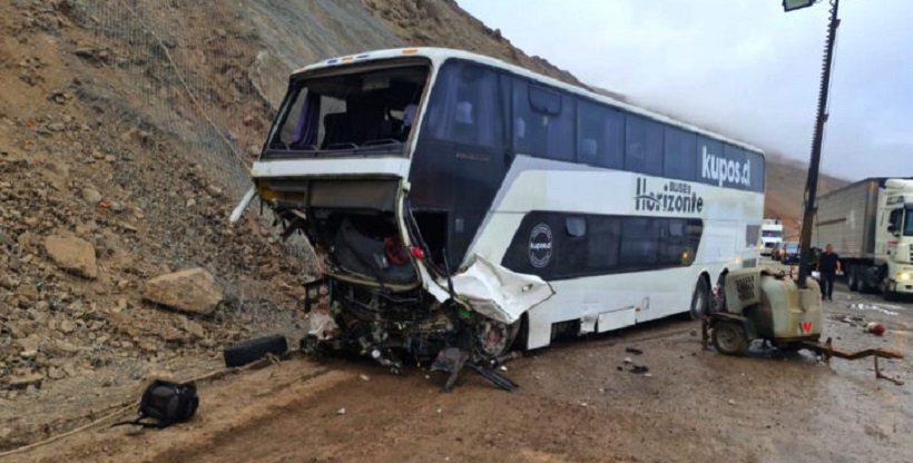Conductor de bus falleció en accidente en cuesta Chinchorro, a unos 100 kilómetros de Arica Conductor de bus falleció en accidente en cuesta Chinchorro, a unos 100 kilómetros de Arica