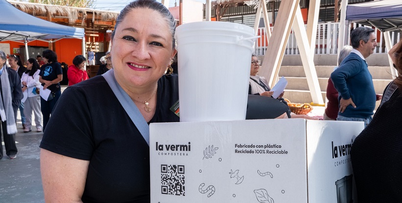 150 vermicomposteras fueron entregadas a vecinos de sector Coviefi en programa ‘Barrio Circular’ 150 vermicomposteras fueron entregadas a vecinos de sector Coviefi en programa ‘Barrio Circular’