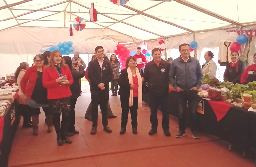 Feria Agrícola Artesanal de Máfil realizó su tradicional esquinazo Feria Agrícola Artesanal de Máfil realizó su tradicional esquinazo