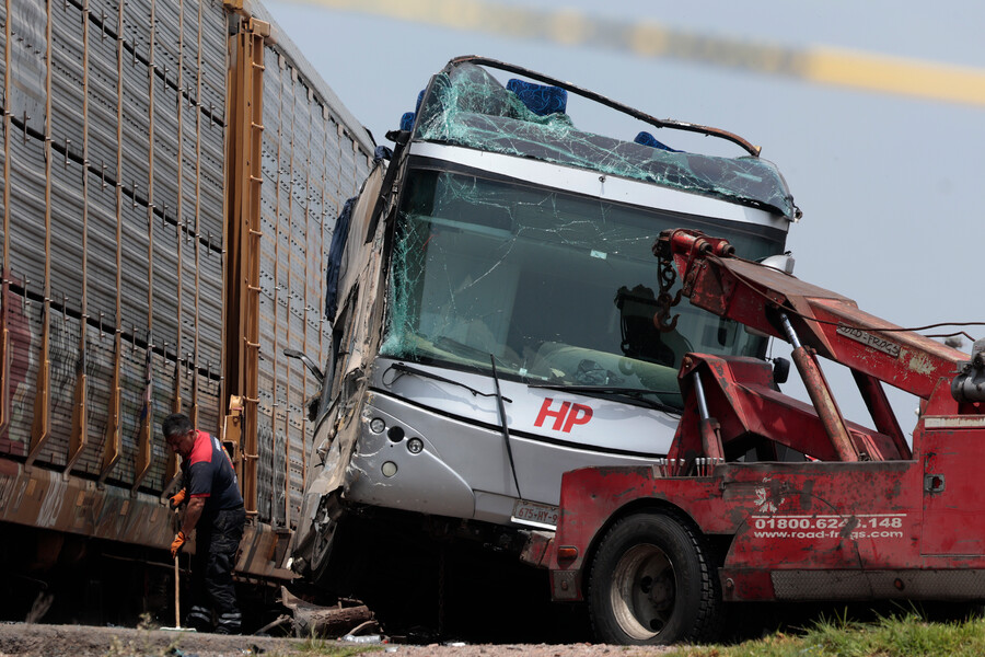 Detienen a conductor de autobús arrollado por tren que dejó diez muertos en México Detienen a conductor de autobús arrollado por tren que dejó diez muertos en México