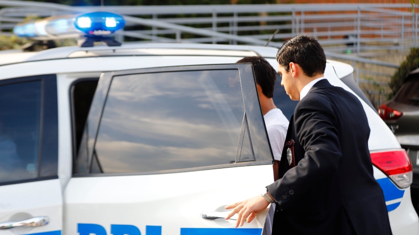 Papudo: joven de 18 años fue detenido por robos en casas y porte ilegal de escopeta Papudo: joven de 18 años fue detenido por robos en casas y porte ilegal de escopeta