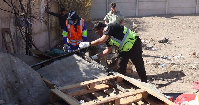 Intervención por inseguridad: Municipio retira rucos y escombros en sector La Chimba de Copiapó Intervención por inseguridad: Municipio retira rucos y escombros en sector La Chimba de Copiapó