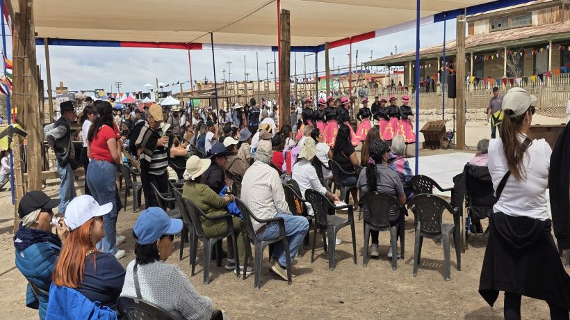 Con juegos típicos, música y bailes nortinos celebran el 18 Pampino en Salitrera Humberstone Con juegos típicos, música y bailes nortinos celebran el 18 Pampino en Salitrera Humberstone