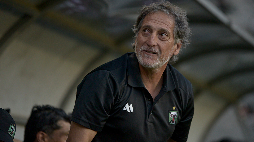 Mario Salas pasa sus días fuera de la cancha en su parcela de Limache