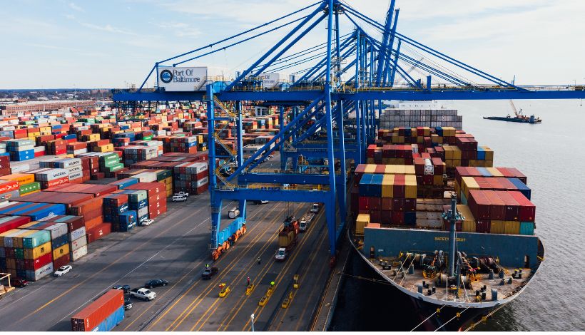 Mercado naviero en turbulencia: tarifas caen, rutas se reacomodan y regulaciones tensan el tablero global