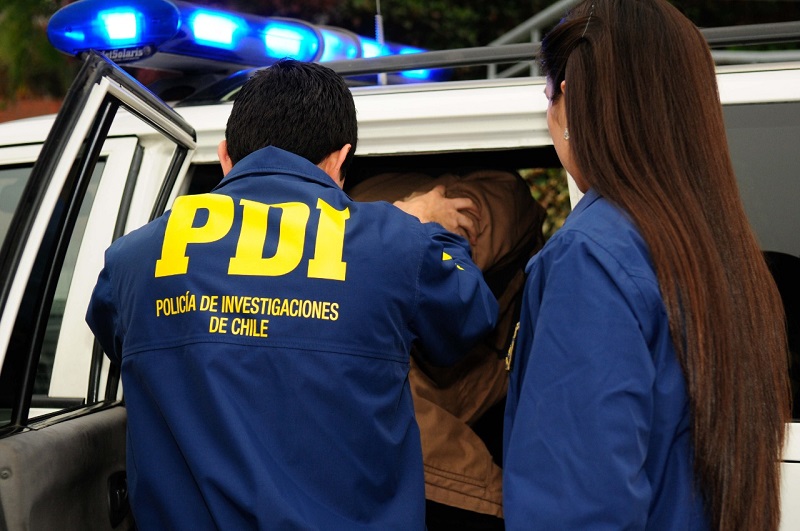 PDI detuvo a una persona por robo con violencia en el centro de Valdivia PDI detuvo a una persona por robo con violencia en el centro de Valdivia
