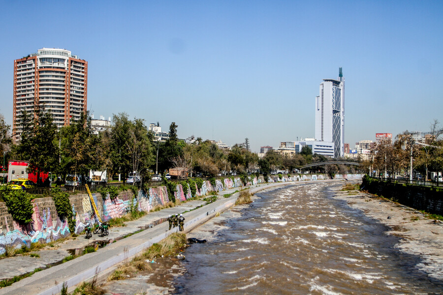 Encuentran cuerpo de un hombre en la ribera del río Mapocho