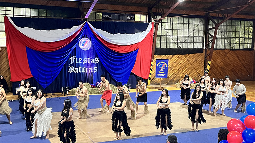 Gala Folclórica del Liceo Industrial Osorno deleitó con coloridos bailes típicos