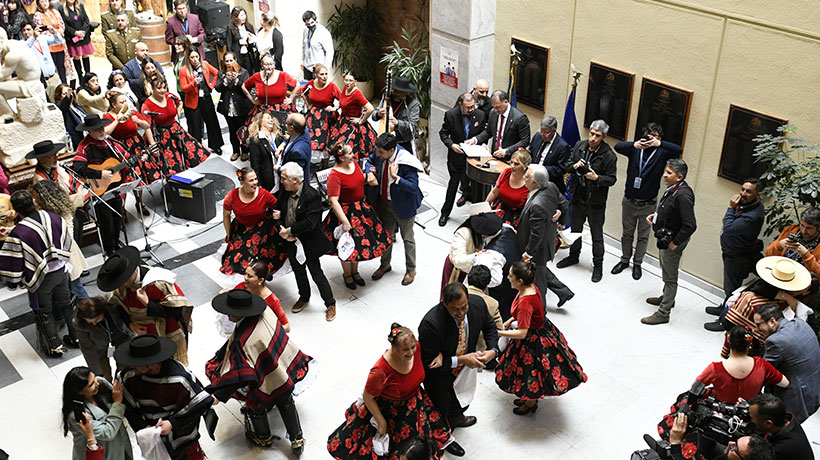 [VIDEO] Con pie de cueca se dio inició a las Fiestas Patrias en el Congreso Nacional