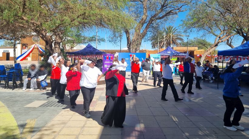 Autoridades, servicios públicos y la comunidad participaron en  fonda preventiva en Pozo Almonte