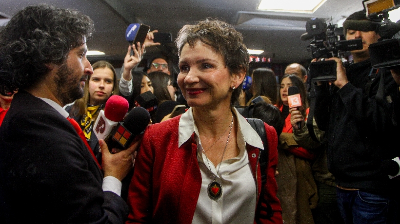 Tohá sorprende participando en lanzamiento de campaña de Jeannette Jara