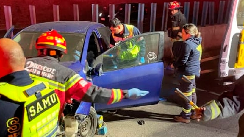 Dos lesionados dejó un choque de vehículo contra estructura en Alto Hospicio