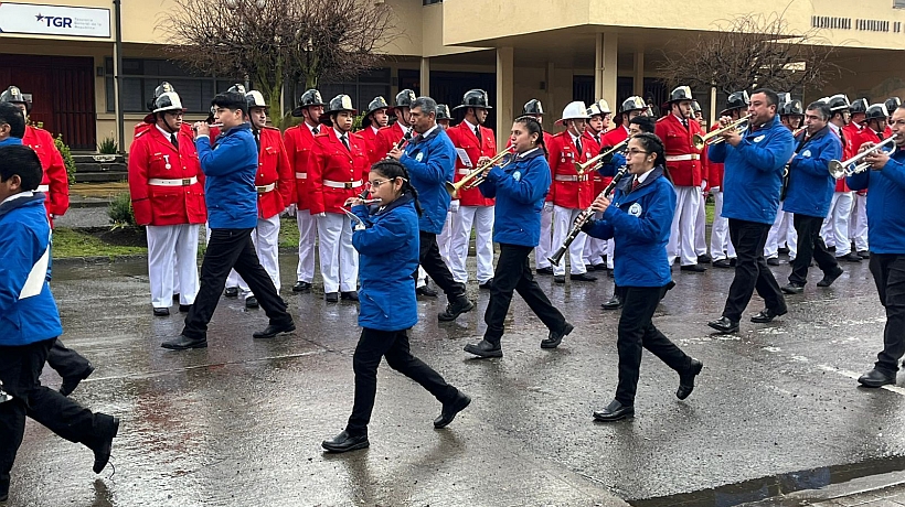 Honran a Chile en Castro por bicentenario