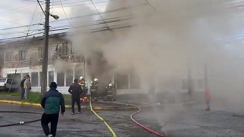 Incendio en tapicería destruyó casona de la población Ebensperger de Puerto Montt Incendio en tapicería destruyó casona de la población Ebensperger de Puerto Montt