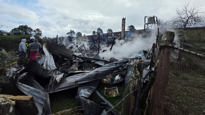 Falla eléctrica habría ocasionado incendio que destruyó casa en Los Muermos Falla eléctrica habría ocasionado incendio que destruyó casa en Los Muermos