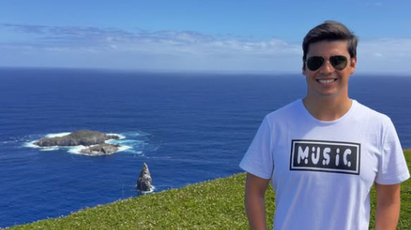 Nadador antofagastino intentará rodear Rapa Nui en una travesía de 65 kilómetros Nadador antofagastino intentará rodear Rapa Nui en una travesía de 65 kilómetros