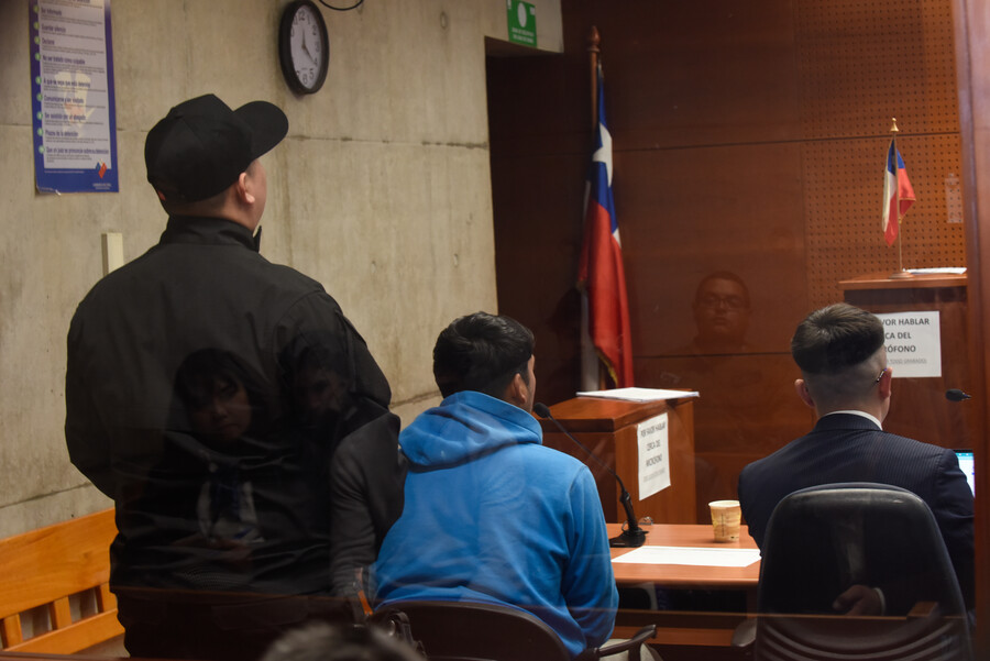 Decretan prisión preventiva para hombre que golpeó a Carabinero con un ladrillo en Las Condes Decretan prisión preventiva para hombre que golpeó a Carabinero con un ladrillo en Las Condes
