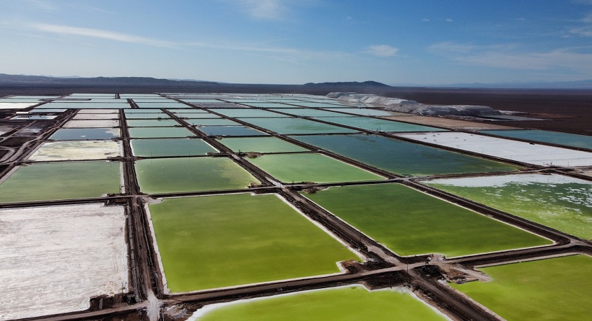 SQM anuncia reducción del 50% en uso de agua en el Salar de Atacama y consolida 17% del mercado global de litio