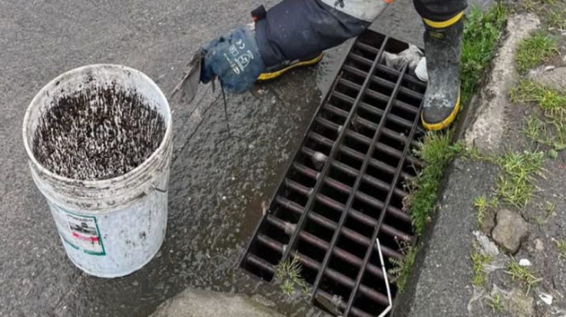 Personal de la Delegación Territorial Municipal de Alerce realizó limpieza de sumideros en La Vara