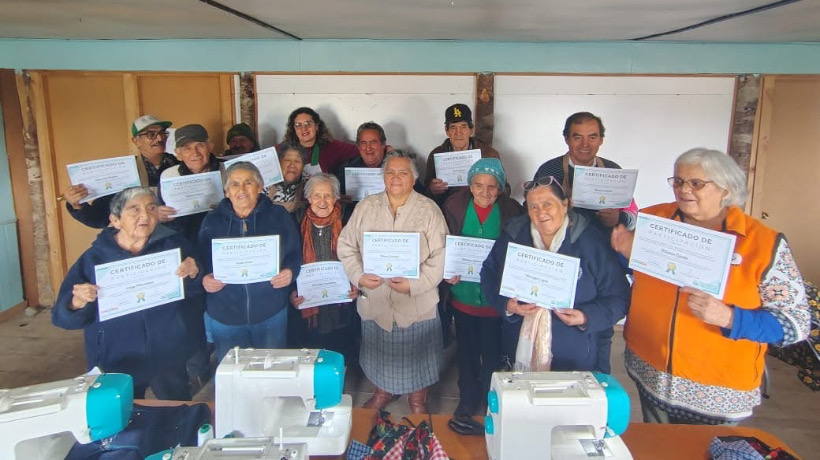 Chonchi: Club de Adulto Mayor Renacer de Quilipulli finalizó con éxito taller de costura