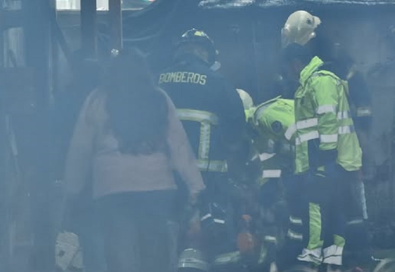 Bombero resultó lesionado durante combate a un incendio en Valdivia