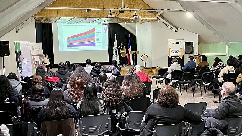 Jornada en Puerto Montt abordó el impacto de las narrativas en la salud mental