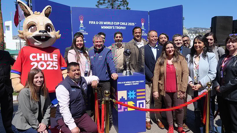 Copa del Mundial Sub-20 cerró su tour por Chile en Valparaíso con miras al debut del estadio Elías Figueroa