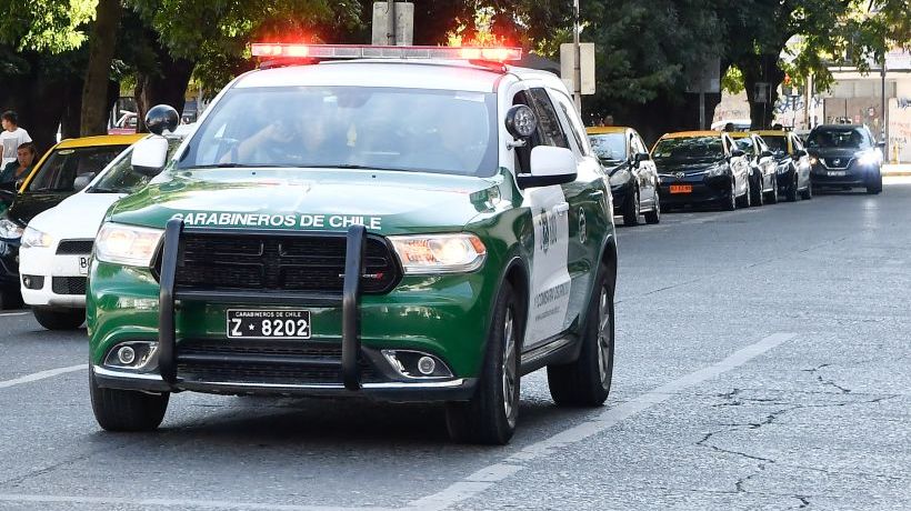 Osorno: delincuente lanza televisor a policías para evitar captura