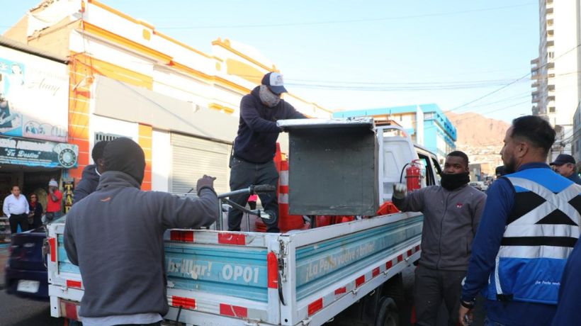 Operativo a comercio ambulante terminó con dos detenidos en Plaza Sotomayor de Antofagasta