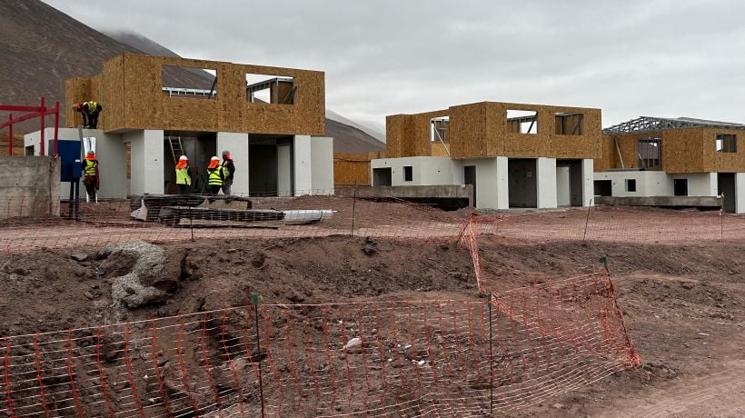 Obras de construcción de 220 viviendas en Altos de Playa Blanca 2 en Iquique superan el 50% de avance