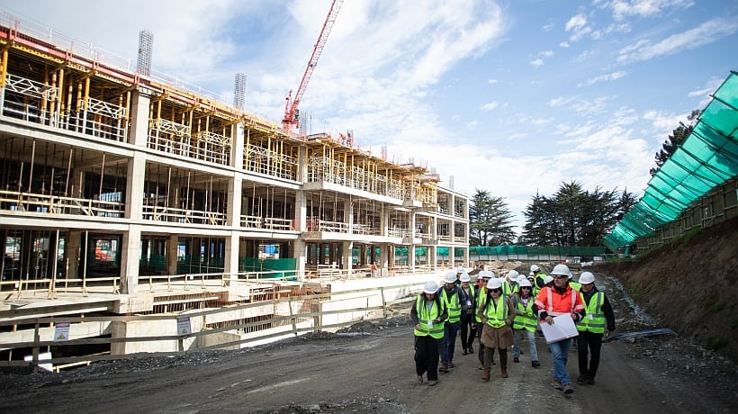 Comunidad de Alerce visitó obras del nuevo Hospital Puerto Varas: avance alcanza 22,9%