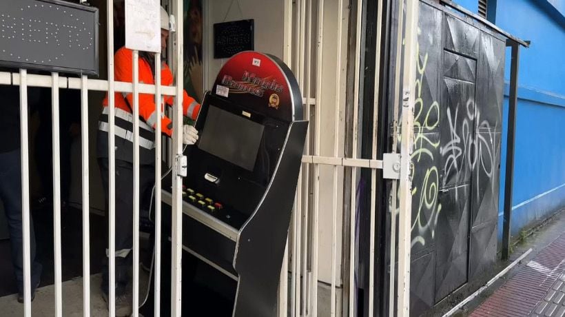 Retiran máquinas en casino de calle Egaña en Puerto Montt