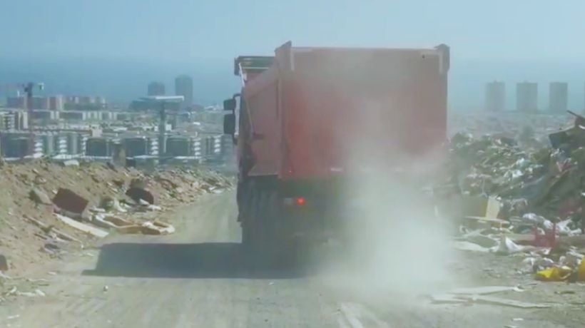 [VIDEO] Diputado Videla denuncia que empresas ligadas al Serviu arrojan escombros en vertedero clandestino de Antofagasta