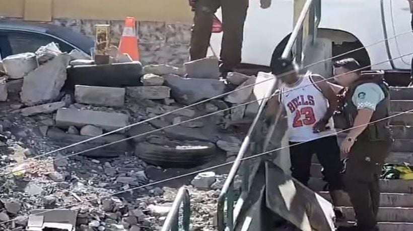 [VIDEO] Cámaras municipales captaron a hombre que escondió un arma blanca en Laguna Verde en Iquique