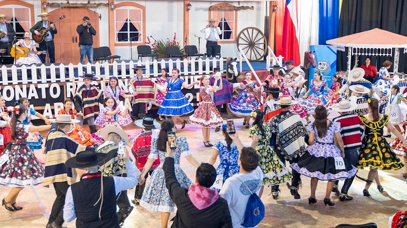 En Paillaco se celebró el Campeonato Regional de Cueca Escolar