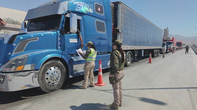 Operativo en La Negra deja extranjeros denunciados, infracciones de tránsito y decomiso de productos