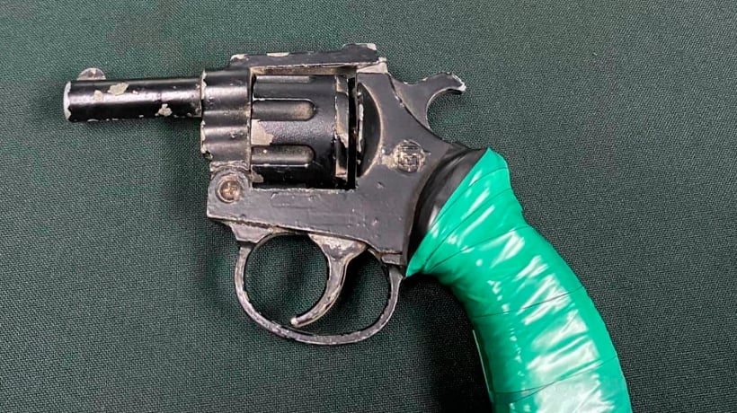 Carabineros logró detener a un sujeto que portaba un revólver tras negarse a identificarse en Iquique