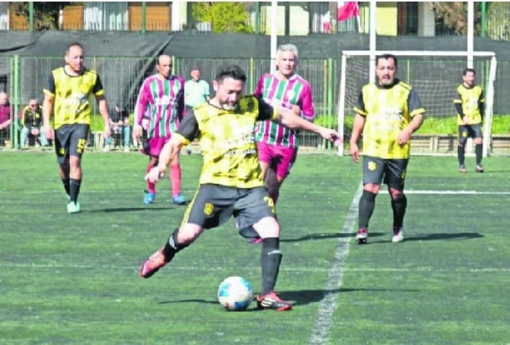 Peñarol y Traiguén Deportivo juegan hoy el primer duelo de la final súper senior