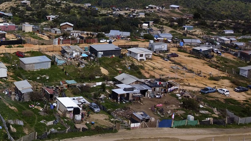 Dirigentes de la toma en Quilpué advierten que no cederán pese a demolición: “No nos van a mover”