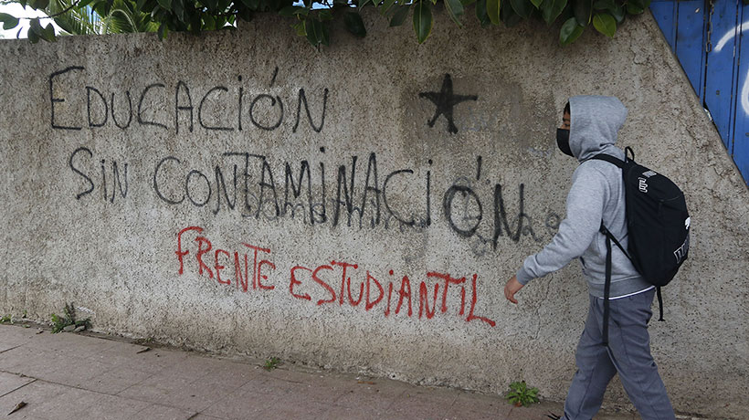 Estudiantes y docentes de diversos colegios resultaron afectados por olores extraños en Quintero