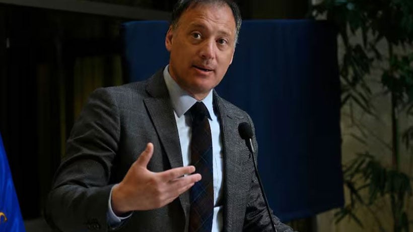 Castro (RN) dice que con la ministra Lobos se están “jugando” su “capital político” para despacho de multa y voto extranjero