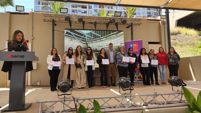 Mujeres de Tarapacá egresan de la Academia Mujer Emprende 2025