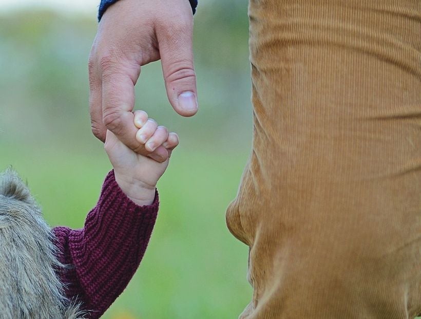 Ministerio de la Mujer y Unicef: cuidar de un hijo en Chile cuesta casi 600 mil pesos en promedio