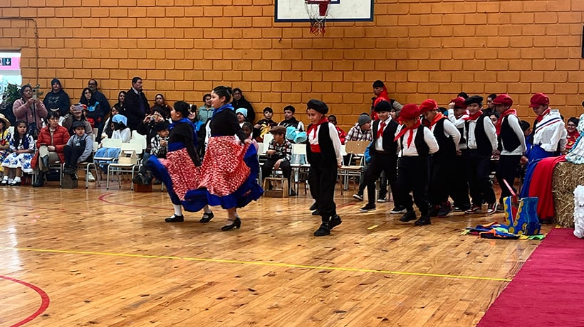 Celebran diversidad cultural en Gala Folclórica en Escuela Deportiva Osorno