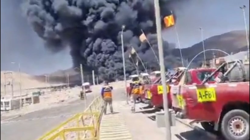 Registran incendio en patio de residuos de Lomas Bayas