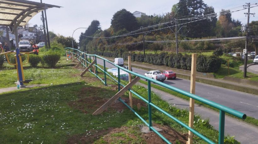 Instalan barreras para mejorar seguridad en la población 22 de Mayo